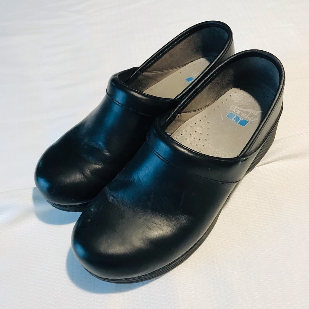 Dansko‎ clogs